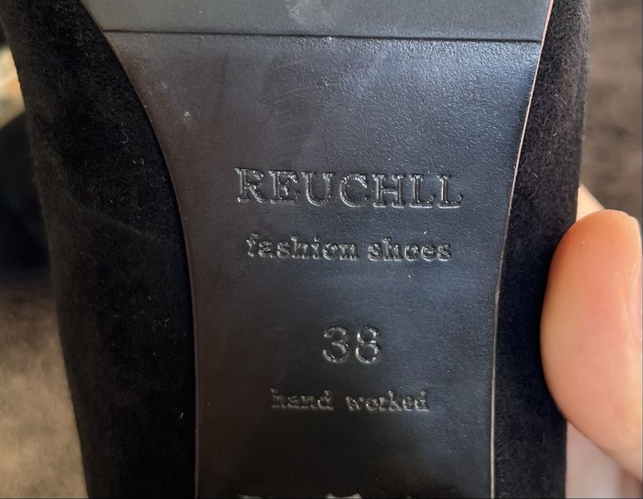 Элегантные чёрные туфли REUCHLL