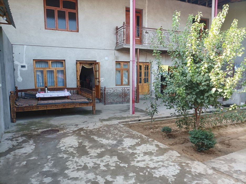 Uchtepa tumani katta qani mahallasida uyimiz zudlik bilan sotiladi