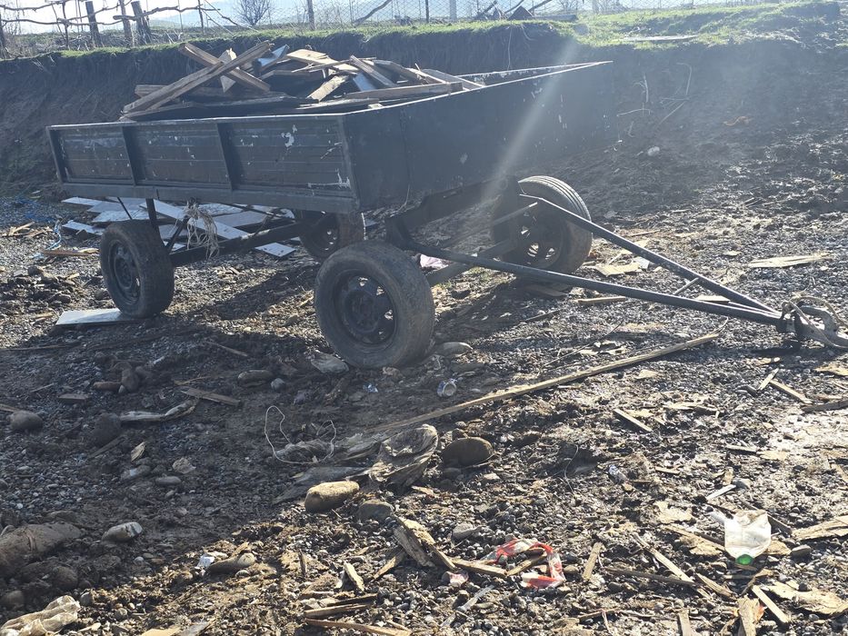 Прицеп сатылады.