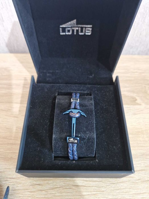 мъжки часовник с гривна lotus