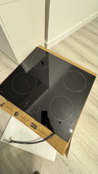 Продам индукционую электроплиту