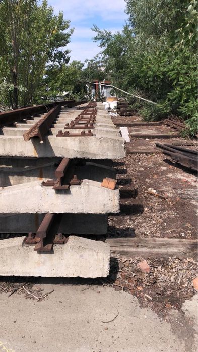 Traverse de beton si sina de cale ferata