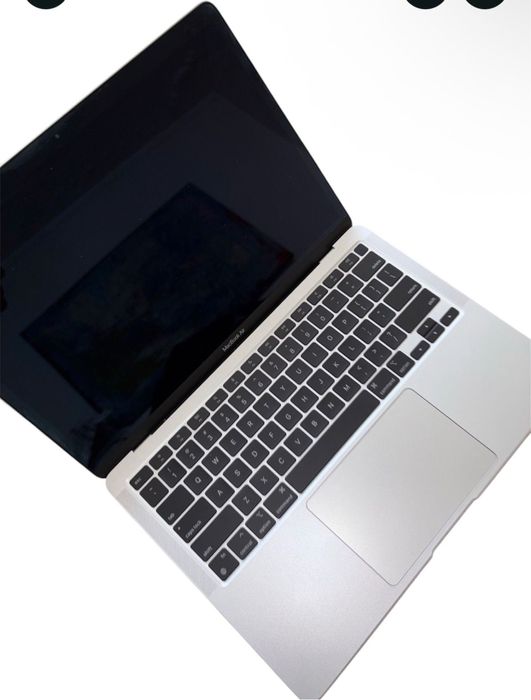 Mac book air 13” M1 8 cores