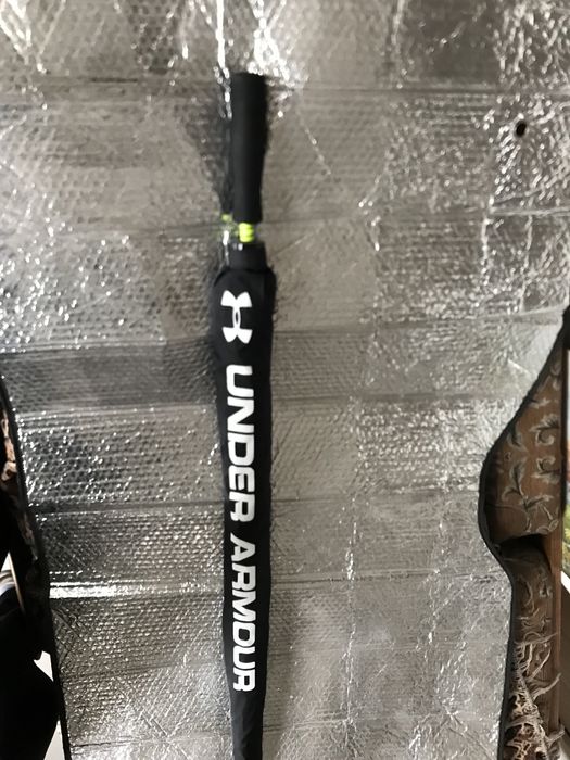 Огромный черный зонт Under Armour!