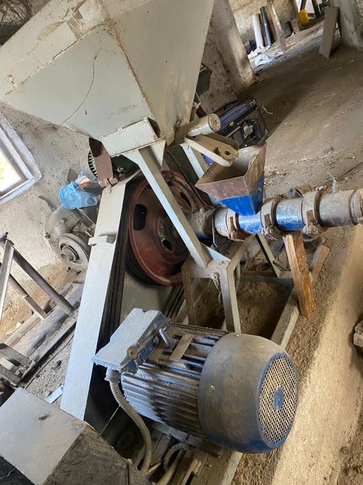 Экструдер гранулятор сенорезка дробилка мешалка