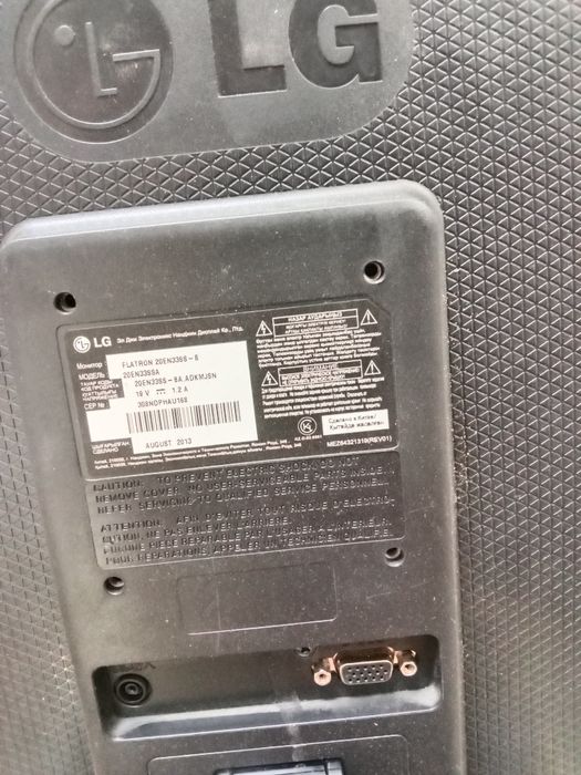 Продам монитор на запчасти работает но экран невключается