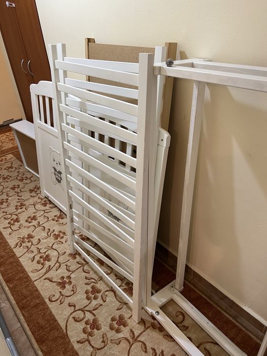 Продавам детска дървена кошара
