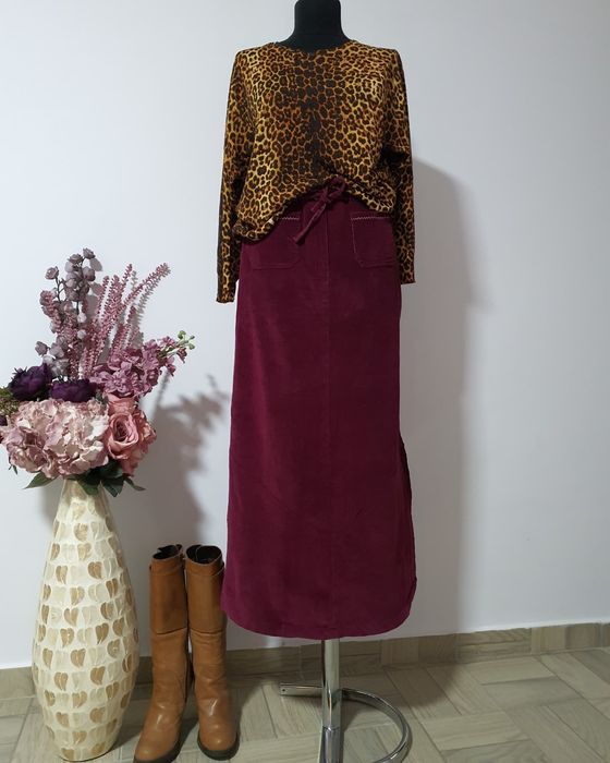Fusta raiat burgundy cu slituri laterale, ideala pt vremea rece;