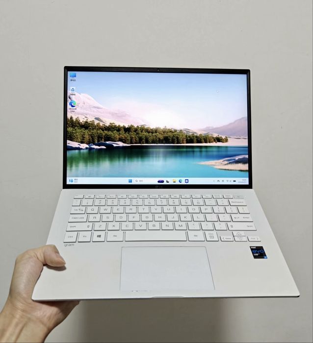 LG Gram 14 OLED ultrabuk i7 11gen, 16/512