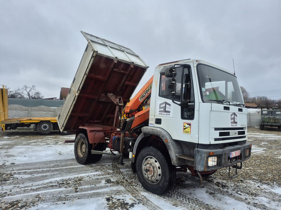 Camion Iveco Eurocargo 4x4 basculabil cu macara