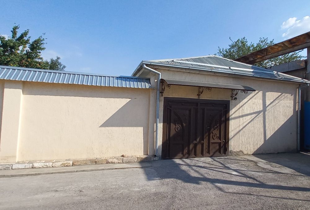 Дурмонда Хамма шароитларга ега булган Ховли Сотилади.