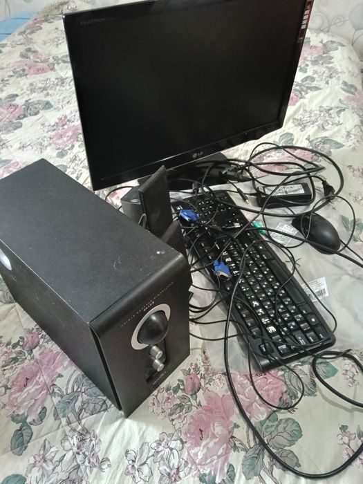 Компьютерные пренадлежности.