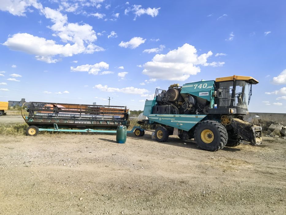 Срочно продам комбайн Essil-740