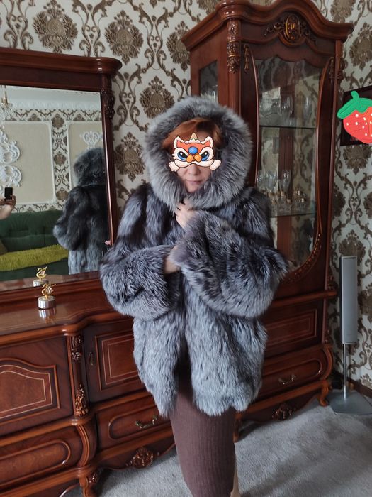 Продам шубу из чернобурки.