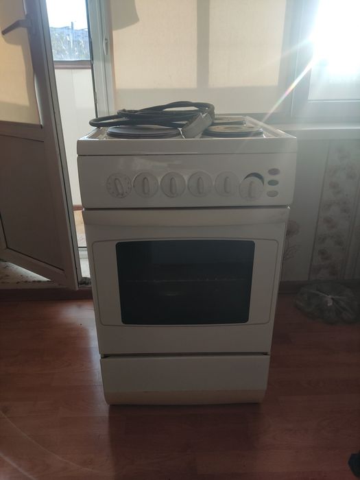 Продам электрическую плиту