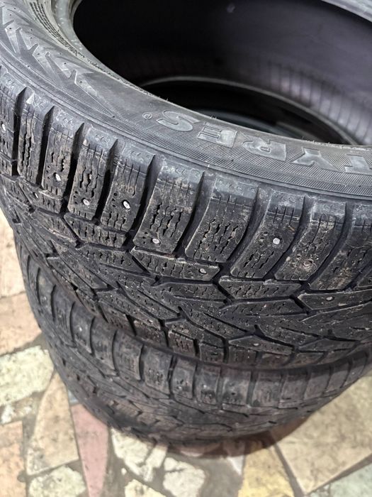 Шины зимние 225/50/17