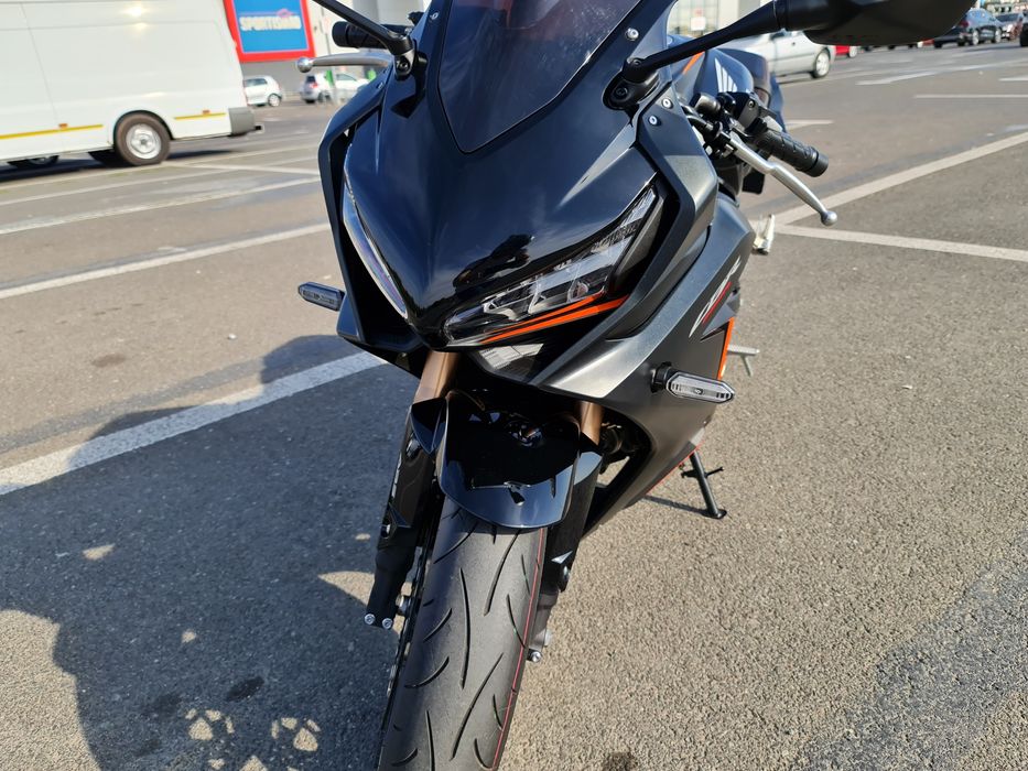 Vand Honda CBR 650R 2023 ca noua  2600km