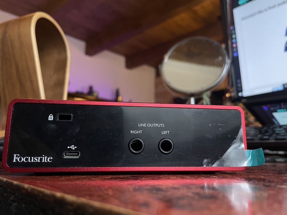 Focusrite Scarlett Solo Studio pack + stativ Microfon + filtru