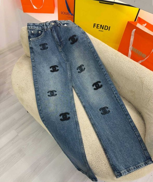 Дамски топ модели дънки