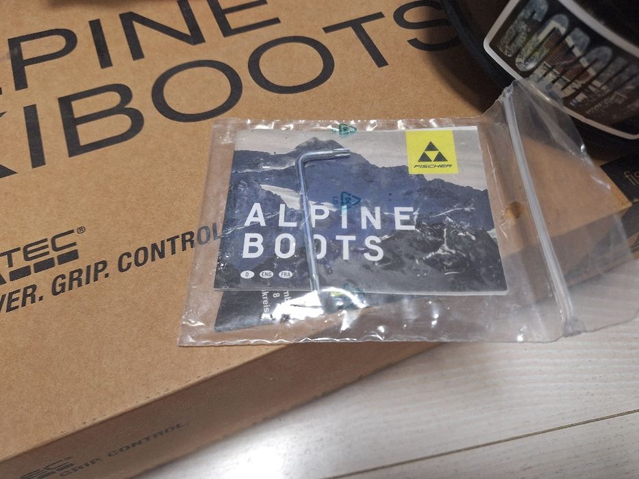 Ски обувки + сак + каска