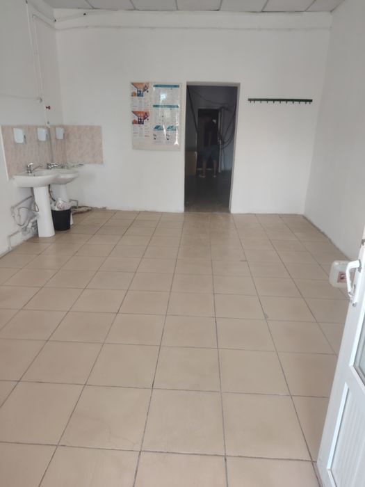 Продам автоцентр. Медина.