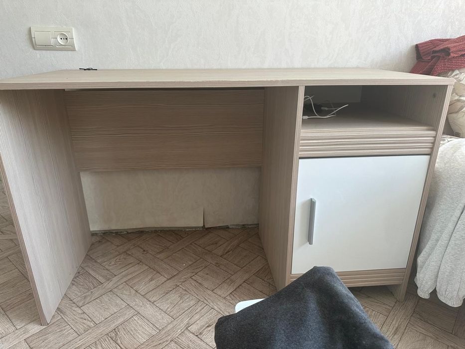 Шкаф и стол комплект