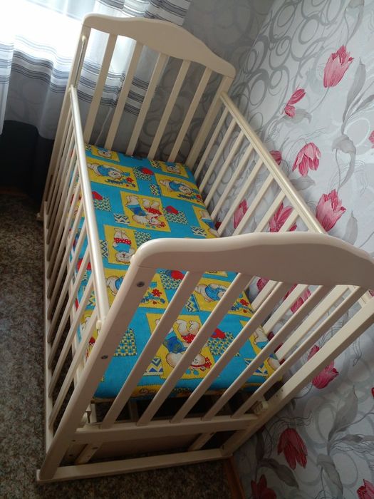 Продам детскую кроватку