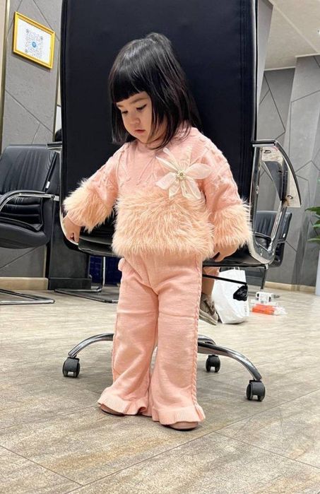 Ayollar va bolalar uchun kiyim kechaklar optim naxda