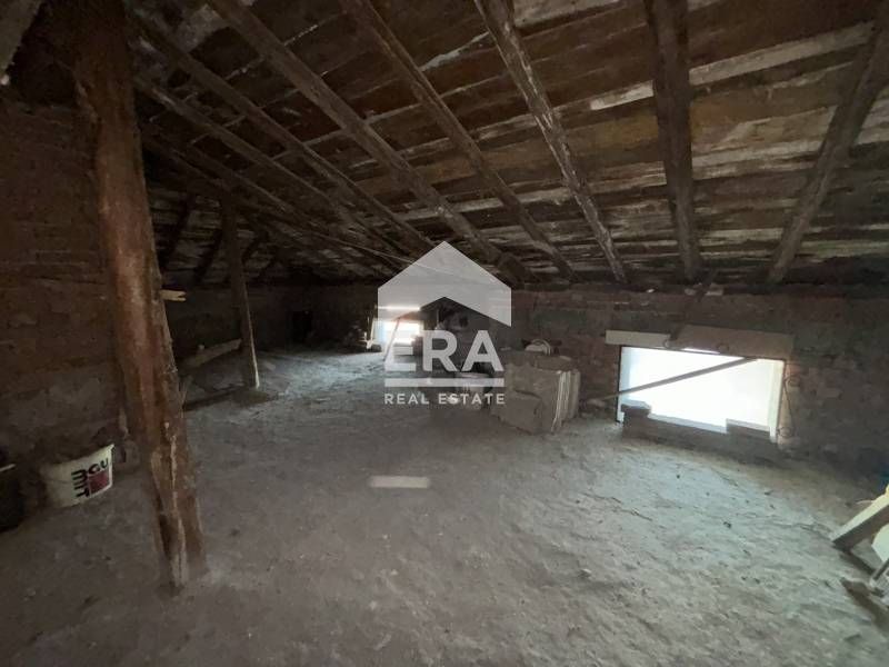 Просторен имот с дворче и гараж в гр. Хасково