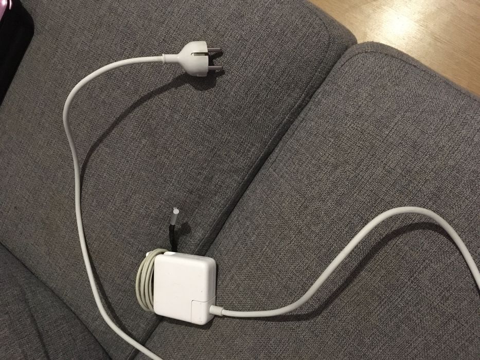 Лаптоп Apple MacBook Pro (13", Mid 2012) + GSM  Apple iPhone 4 (16GB)