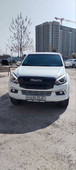 Isuzu D-MAX oq beliy