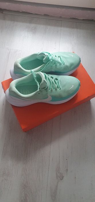 Маратонки Nike Revolution 39