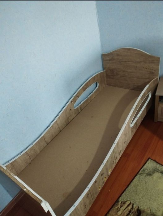 Продаю кровать .