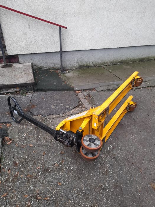 Vînd liză transpalet 2,5t.