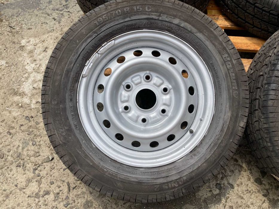 15 джанти 6х139,7 Toyota Hiace 5,5j гуми 195/70/15 BARUM 2016г 7мм