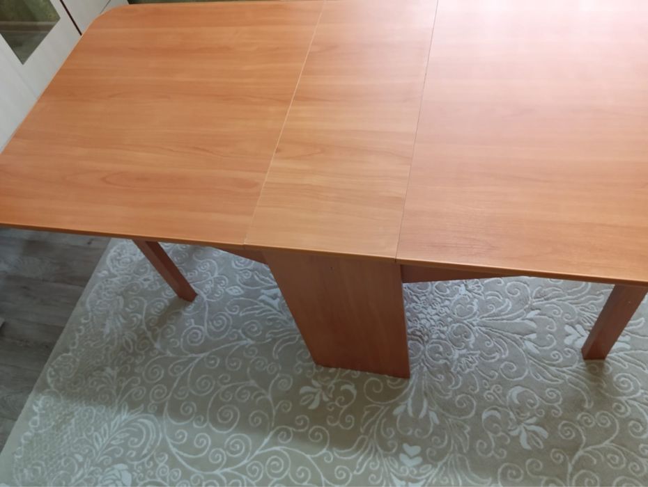 Продам стол книжка