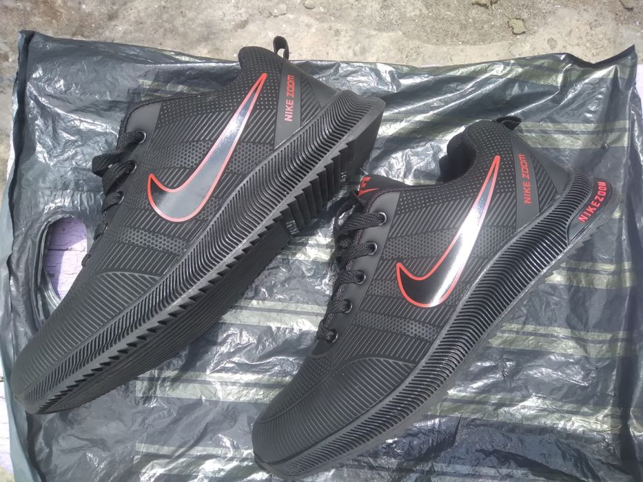 Продам кроссовки