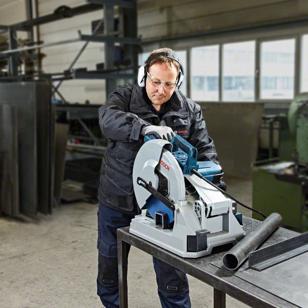 Отрезная машина по металлу Bosch GCD 12 JL (торцовка, циркулярка)