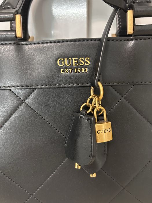 Дамска чанта Guess