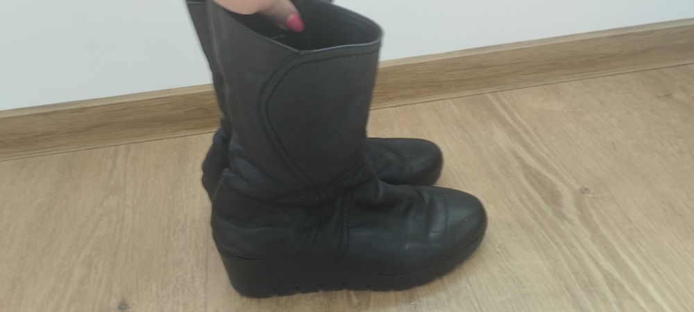 продажба на обувките от снимките