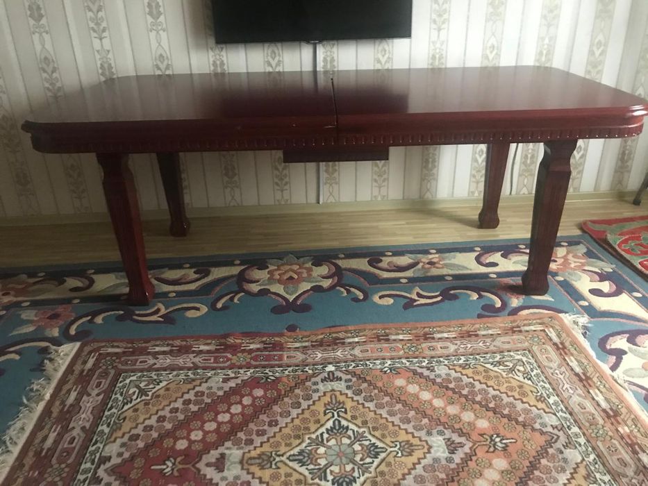 Стол, стулья в хорошем состоянии