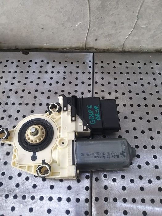 Motoras macara dreapta spate vw golf 5 1k 1k4 839402c 1k0959704c 994901101 997755101
