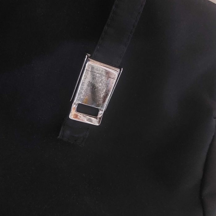 Черна малка раница