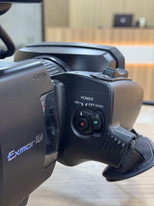 Профессиональная видеокамера Sony DSR-SD1000