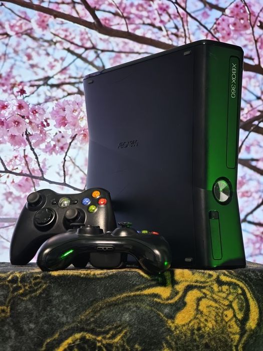 Xbox 360 прошитый + Kinect + 3 джойстика + Много Игр!