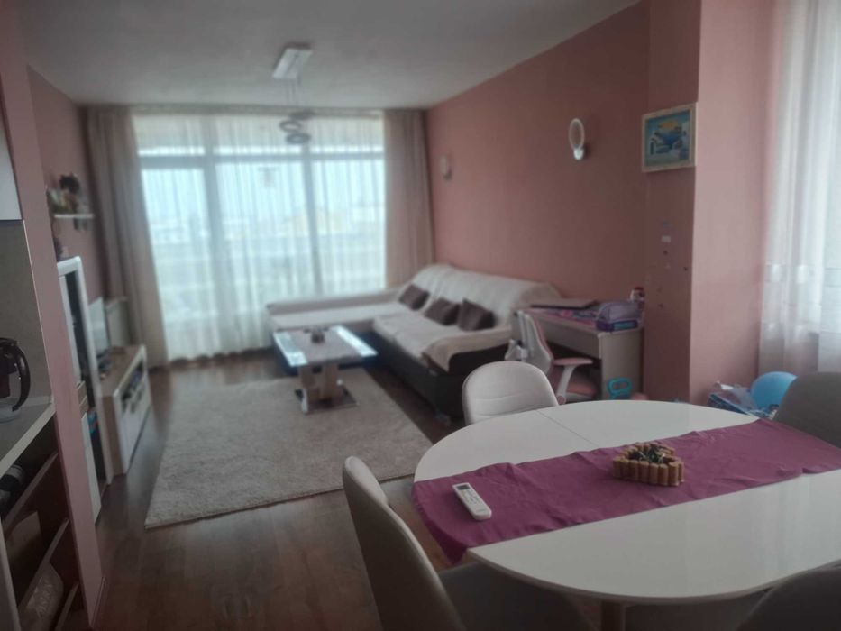 Дава се под наем Двустаен апартамент в Бургас, Център - 63 кв.м за 548.25 € - Снимка #2