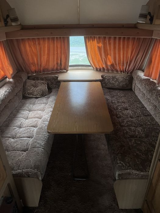 Vand rulota cu 4 paturi stare foarte buna