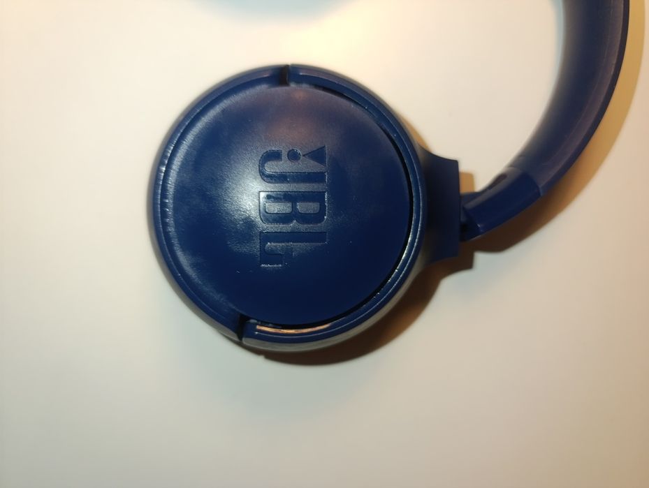 Продавам JBL TUNE 520BT