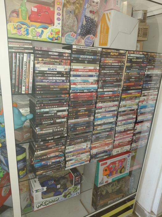 Продам витрину б/у 75000