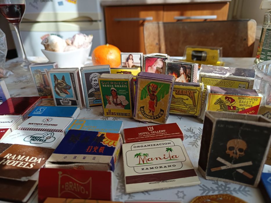 Лот от 80 броя кибрити